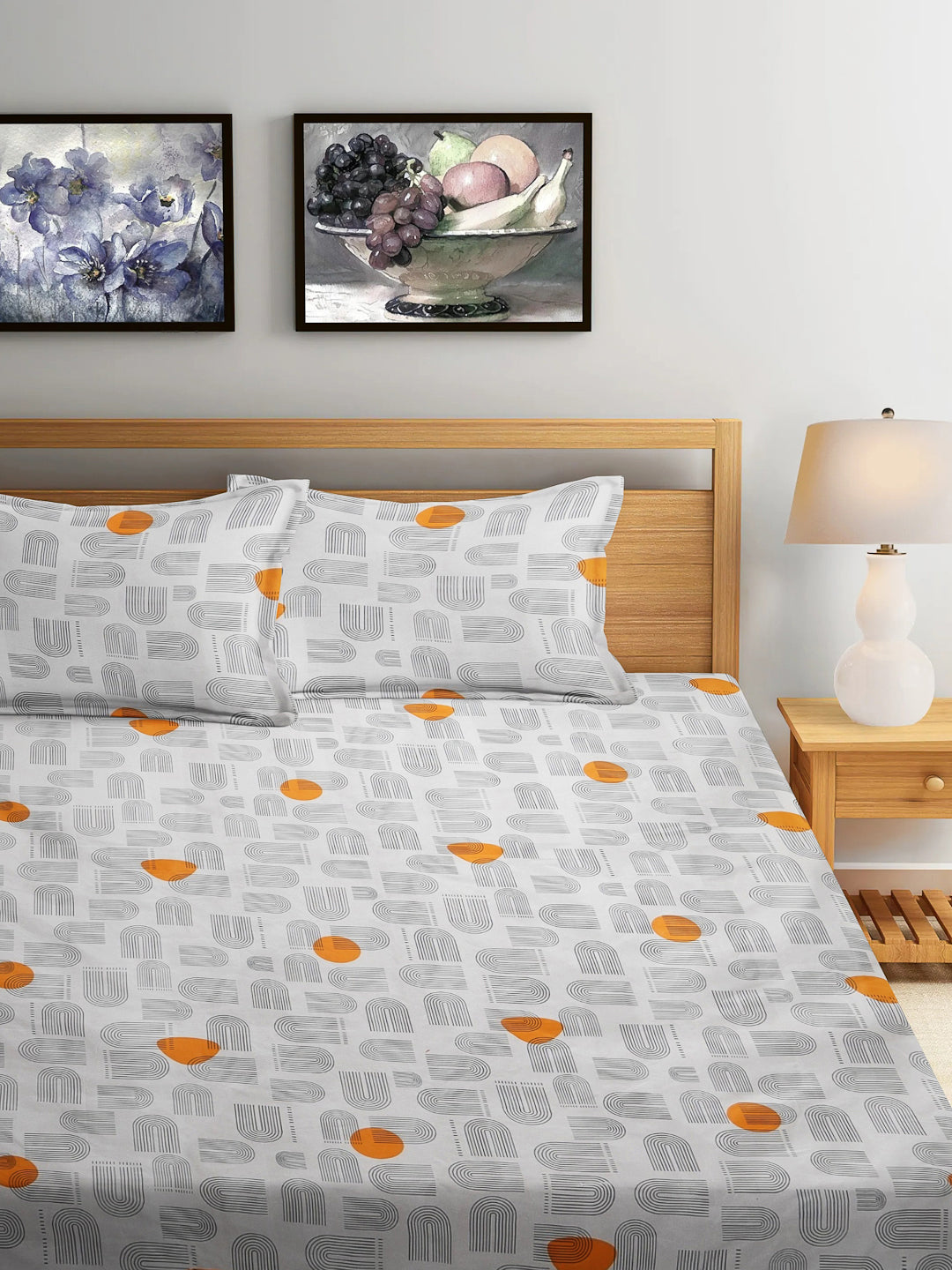Arrabi Beige Geometric TC Cotton Blend Super King Size Bedsheet with 2 Pillow Covers (270 x 260 cm)