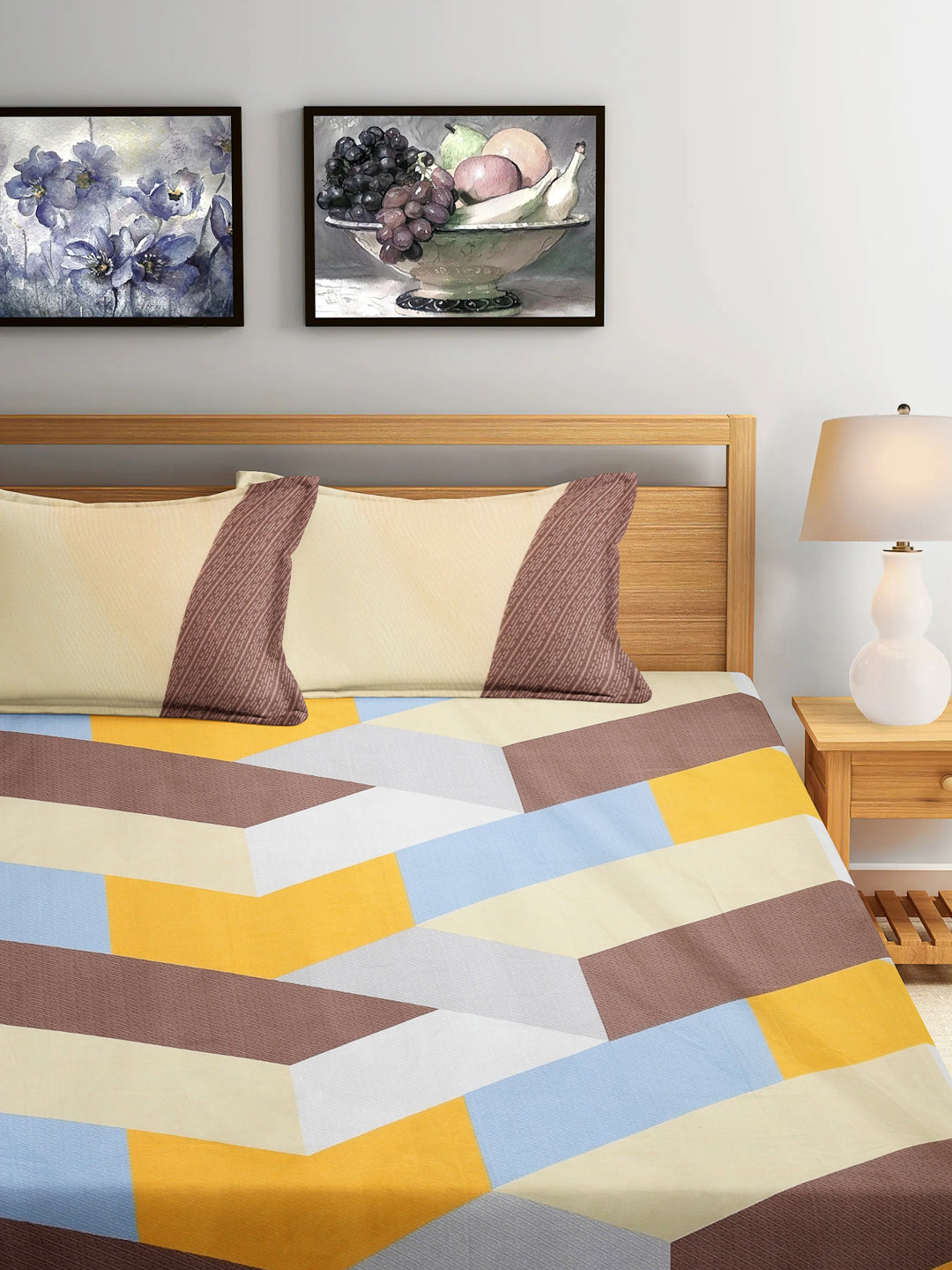 Arrabi Multi Geometric TC Cotton Blend King Size Fitted Bedsheet with 2 Pillow Covers (250 X 215 Cm)