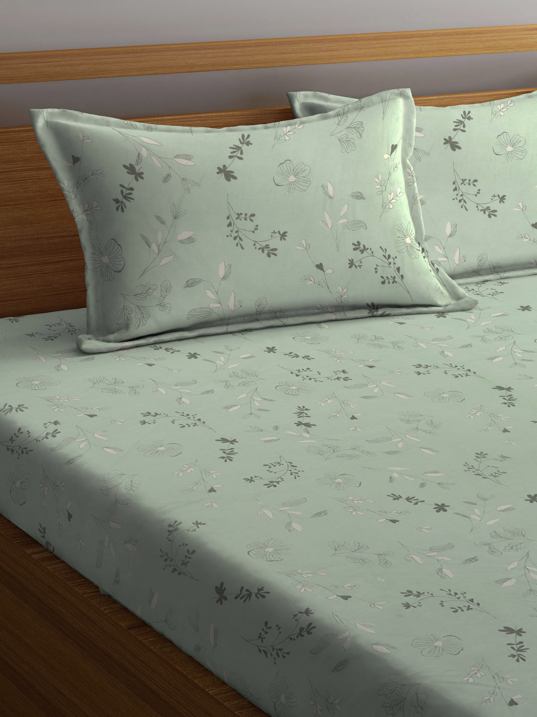 Arrabi Green Leaf TC Cotton Blend Super King Size Bedsheet with 2 Pillow Covers (270 X 260 cm)