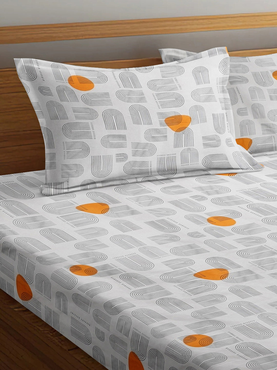 Arrabi Beige Geometric TC Cotton Blend Super King Size Bedsheet with 2 Pillow Covers (270 x 260 cm)