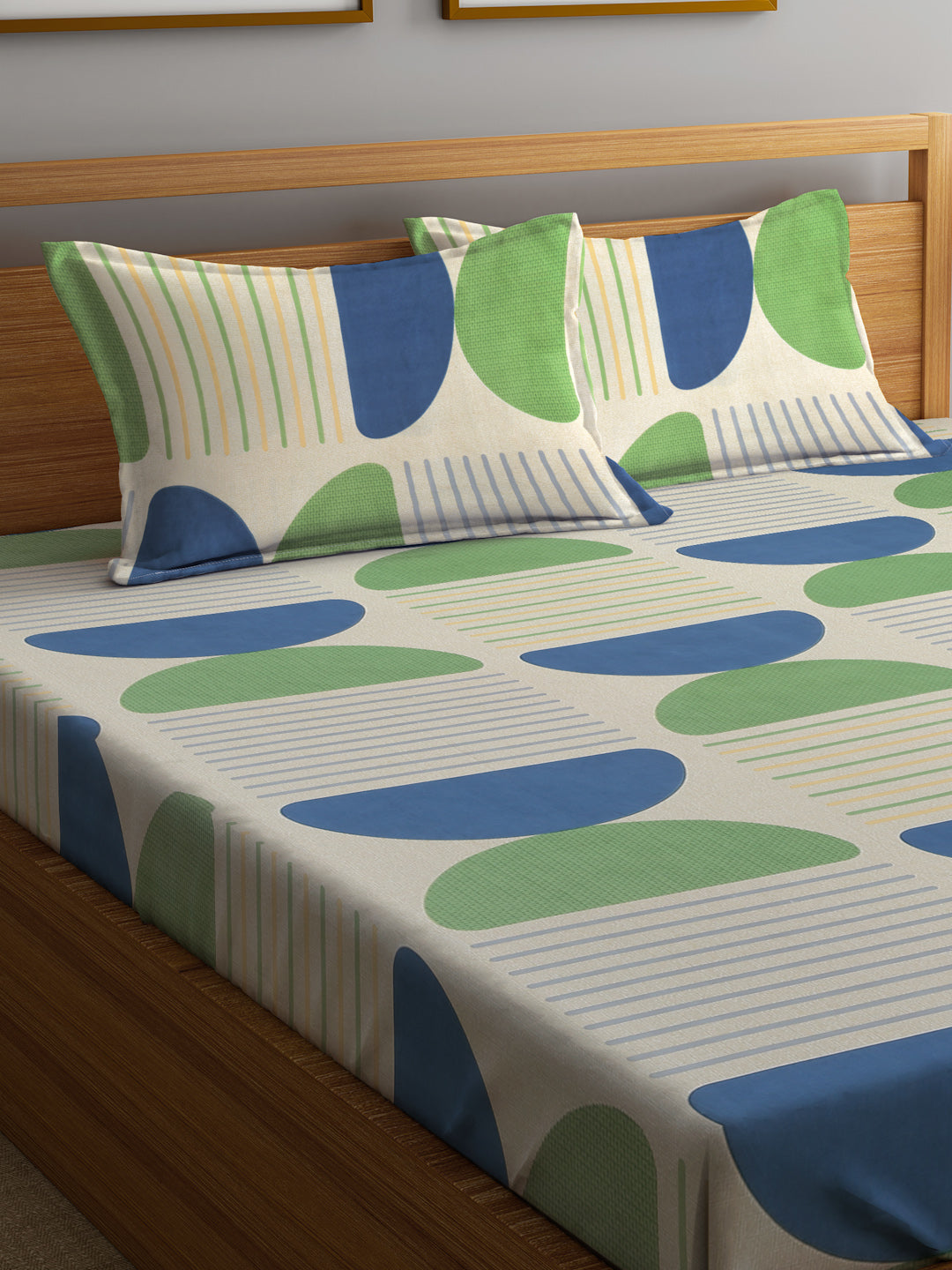 Arrabi Multi Geometric TC Cotton Blend King Size Fitted Bedsheet with 2 Pillow Covers (250 X 215 Cm)