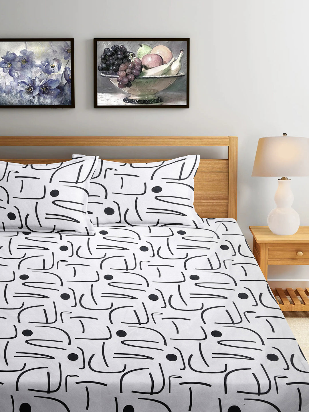 Arrabi Grey Geometric TC Cotton Blend Super King Size Bedsheet with 2 Pillow Covers (270 x 260 cm)