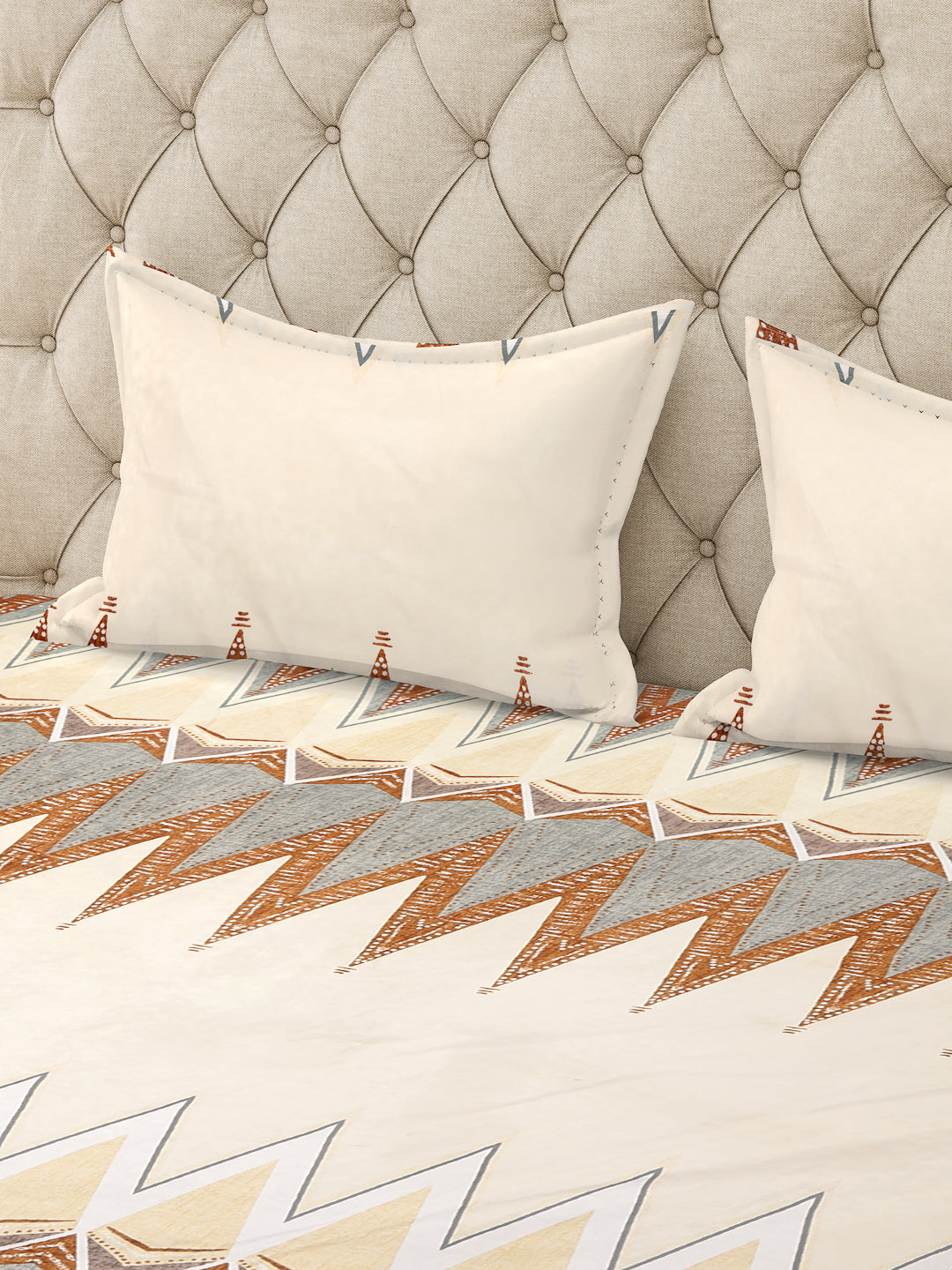 Arrabi Cream Graphic TC Cotton Blend Super King Size Bedsheet with 2 Pillow Covers (270 x 260 cm)