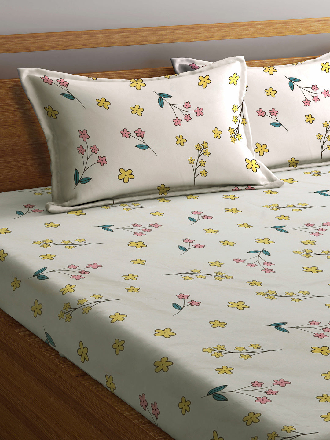 Arrabi Cream Floral TC Cotton Blend King Size Bookfold Bedsheet with 2 Pillow Covers (250 X 215 cm)