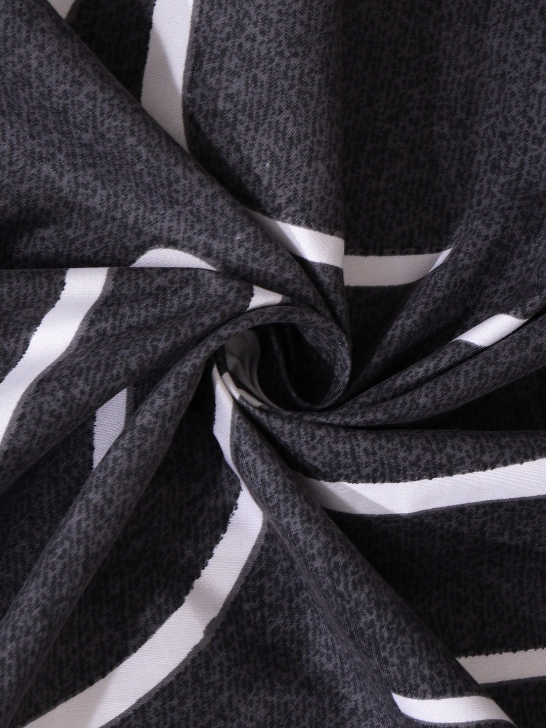 Arrabi Black Geometric TC Cotton Blend Super King Size Bedsheet with 2 Pillow Covers (270 x 260 cm)