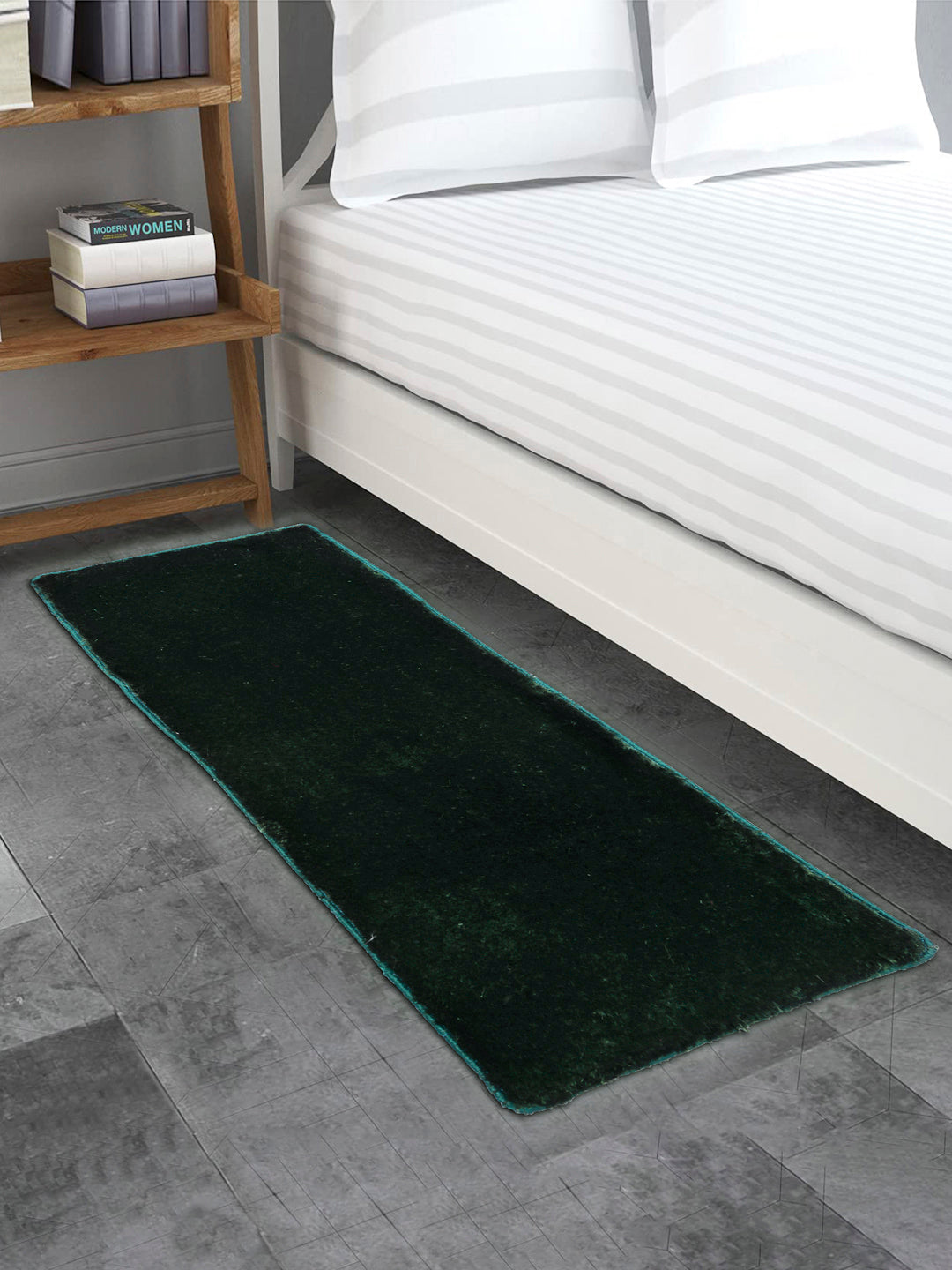 Arrabi Green Solid Polyester Full Size Bed  Runner (137 X 55 cm)