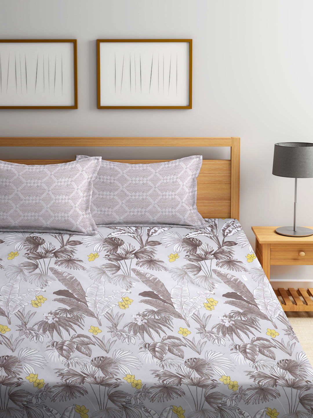 Arrabi Brown Leaf TC Cotton Blend Super King Size Bedsheet with 2 Pillow Covers (270 X 260 cm)