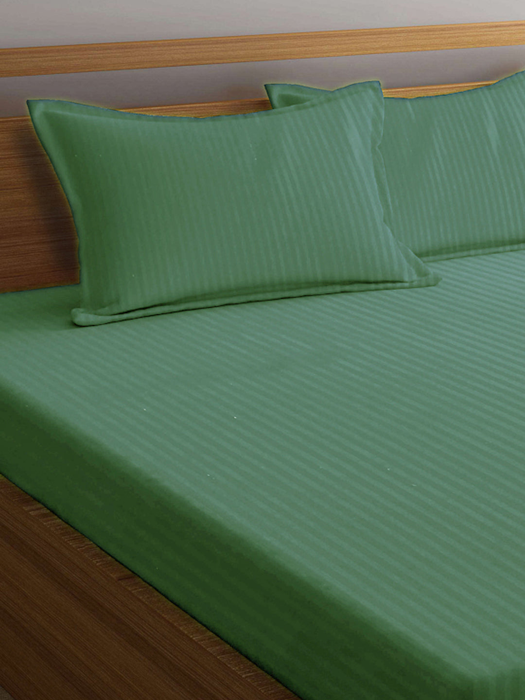 Arrabi Green Stripes TC Cotton Blend Super King Size Bedsheet with 2 Pillow Covers (270 X 260 cm)