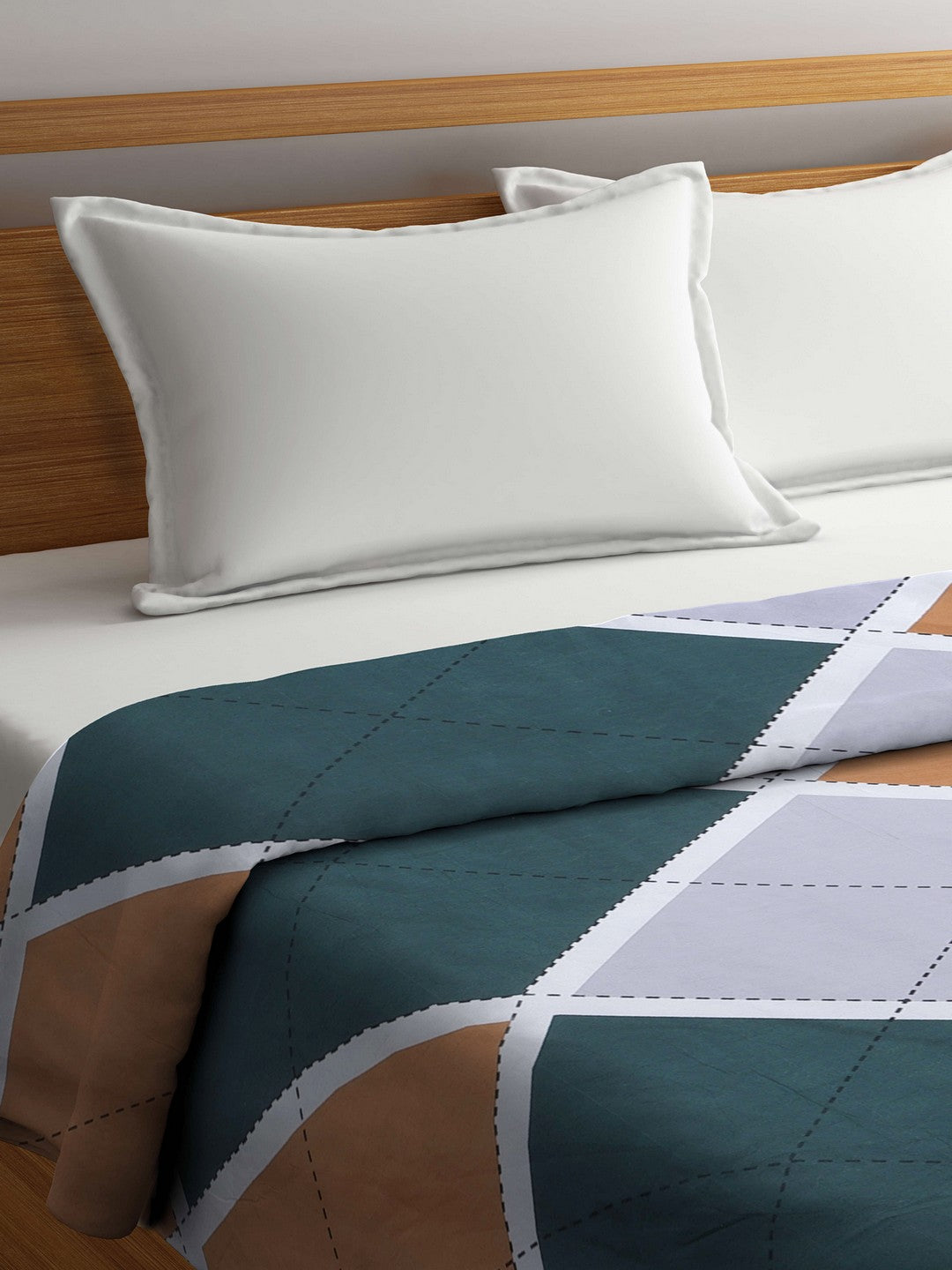 Arrabi Multi Geometric TC Cotton Blend 350 GSM Double Size Comforter (240 x 215 cm)