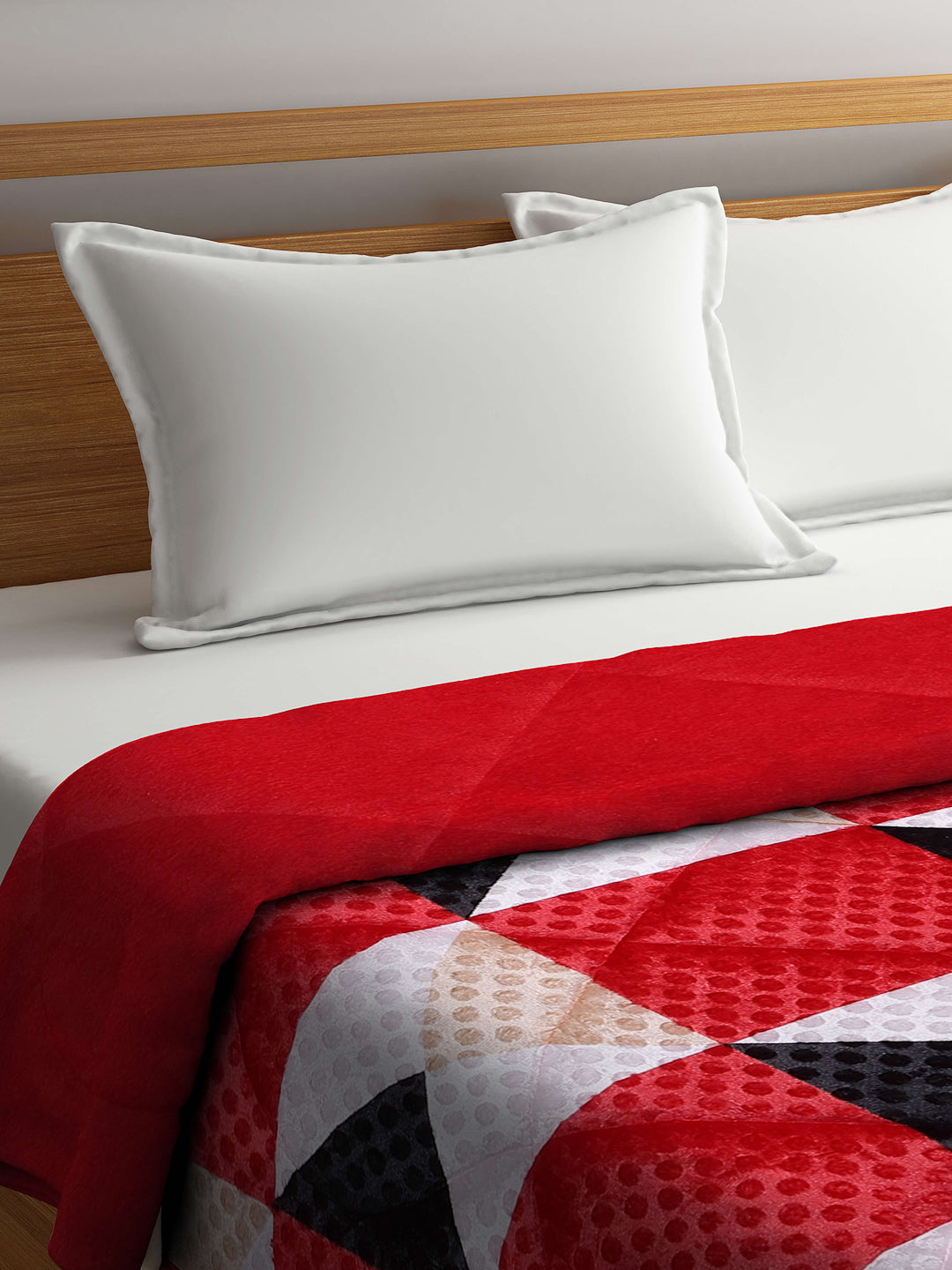 Arrabi Red Geometric Polyester King Size 950 GSM Double Quilt (220 X 210 cm)