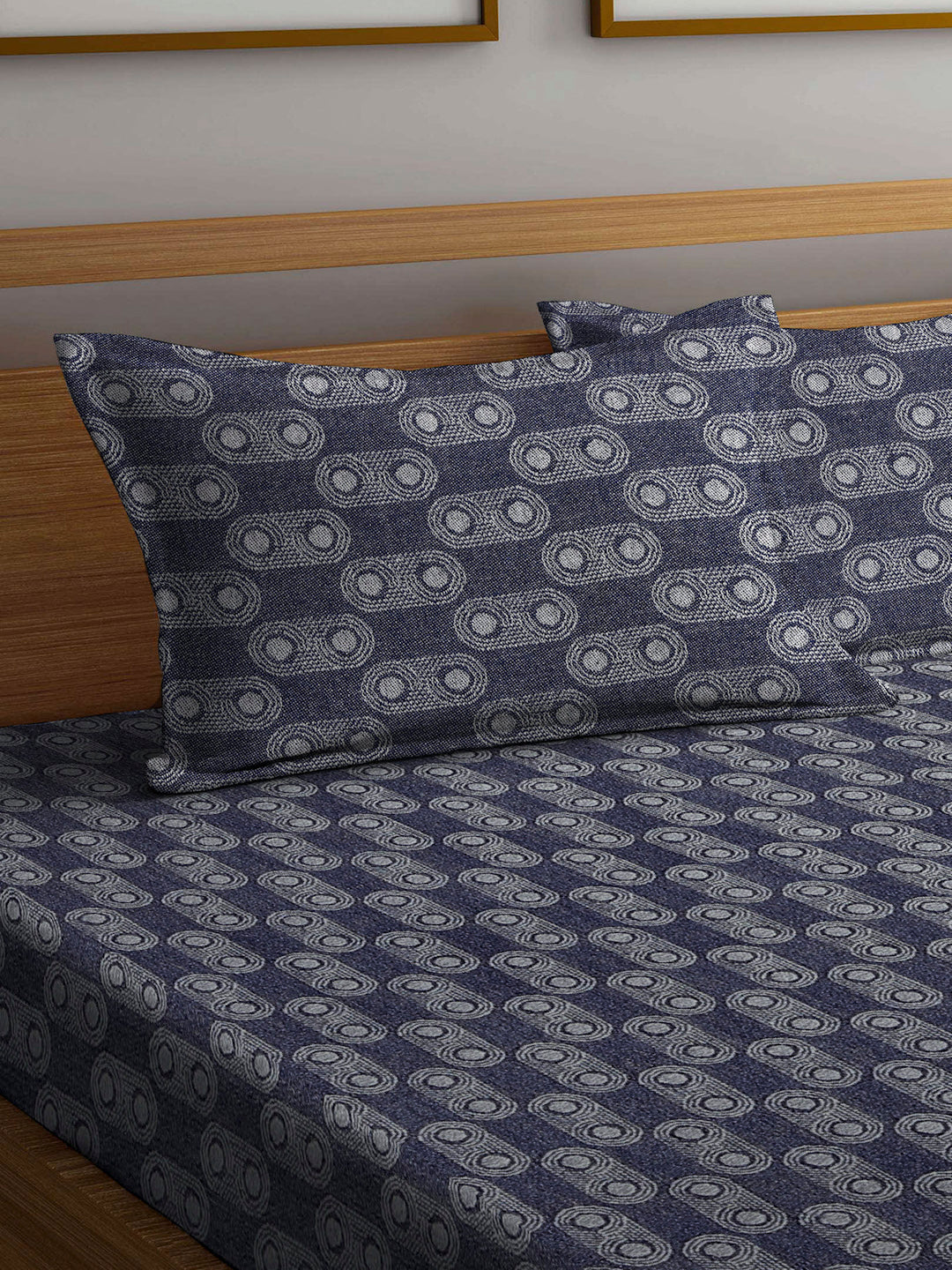 Arrabi Black Geometric Handwoven Cotton King Size Bedsheet with 2 Pillow Covers (260 X 230 cm)