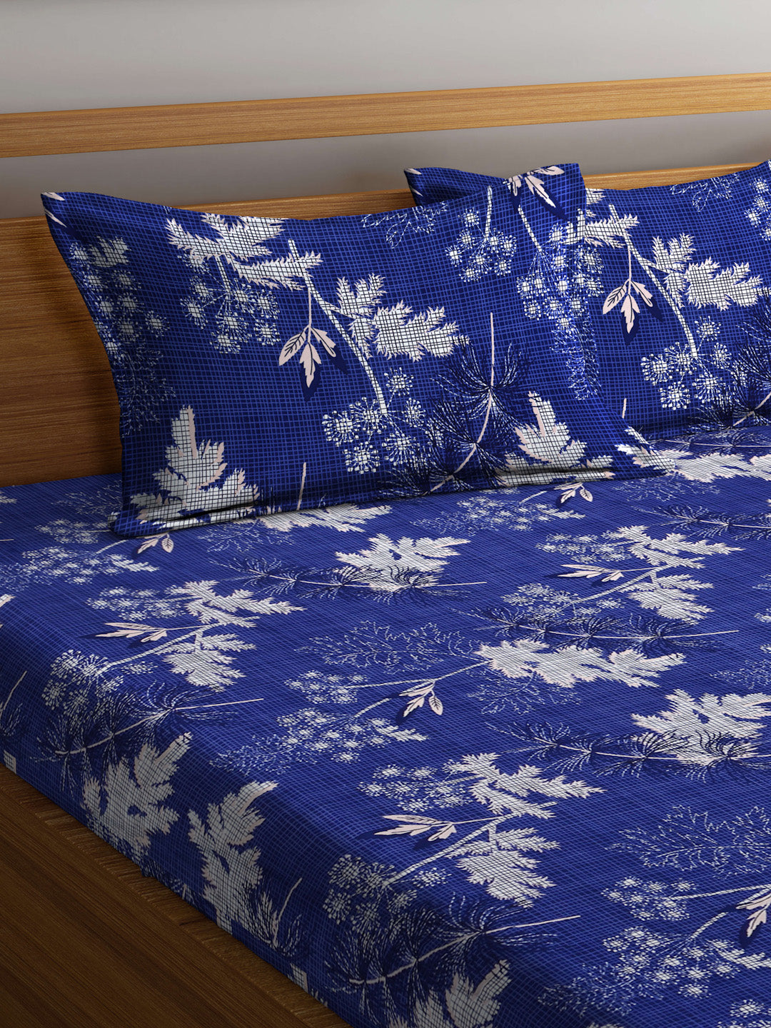 Arrabi Blue Leaf TC Cotton Blend King Size Bedsheet with 2 Pillow Covers (250 X 215 cm)