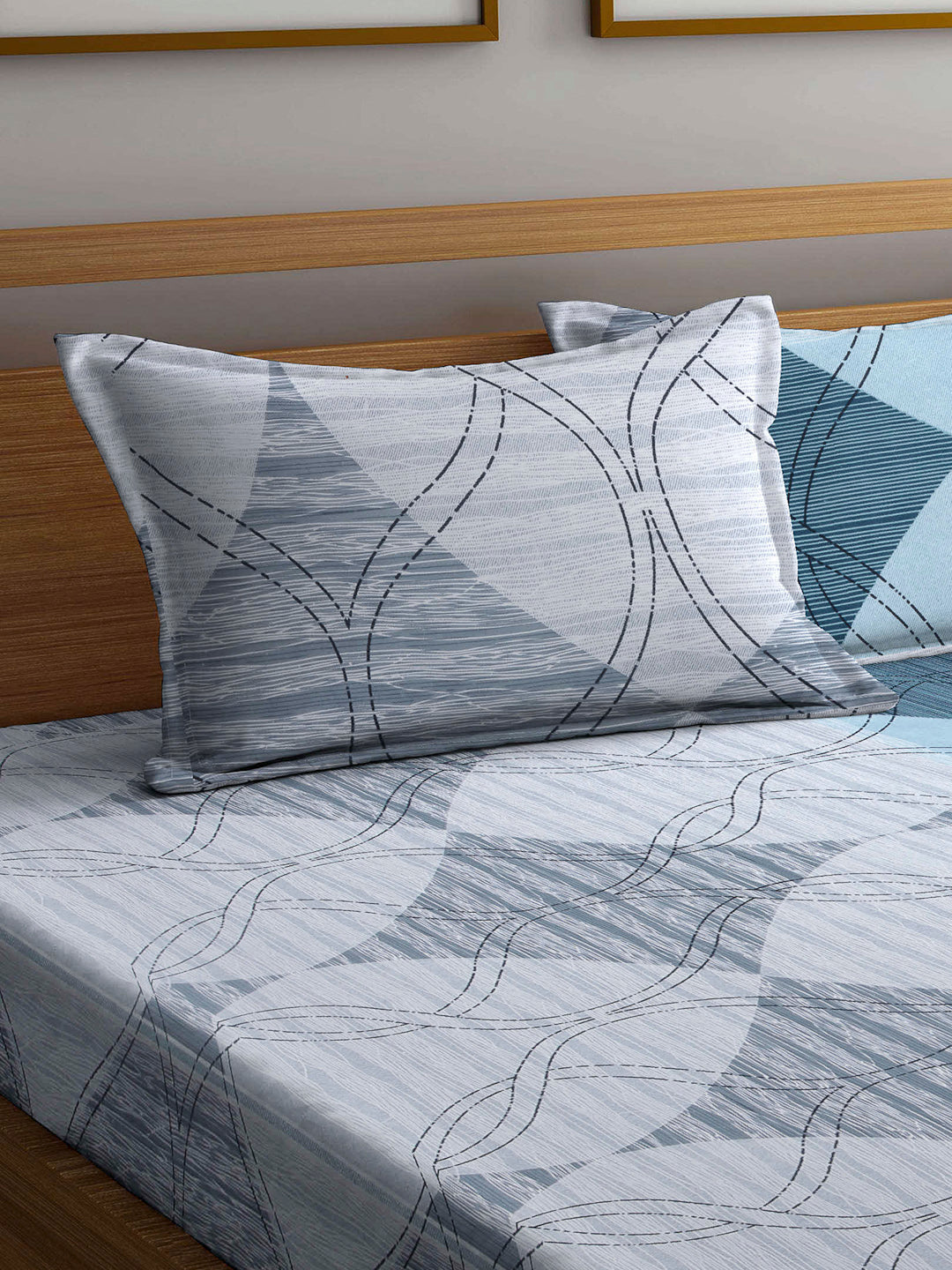 Arrabi Multi Graphic TC Cotton Blend Double King Size Bedsheet with 2 Pillow Covers (270 x 260 cm)