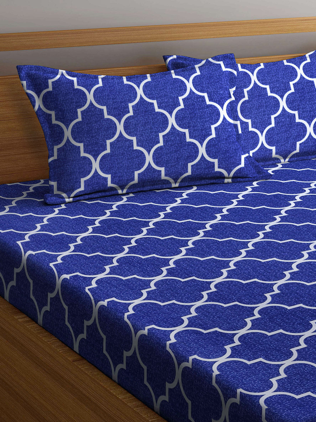 Arrabi Blue Graphic TC Cotton Blend King Size Fitted Bedsheet with 2 Pillow Covers (250 X 220 Cm )