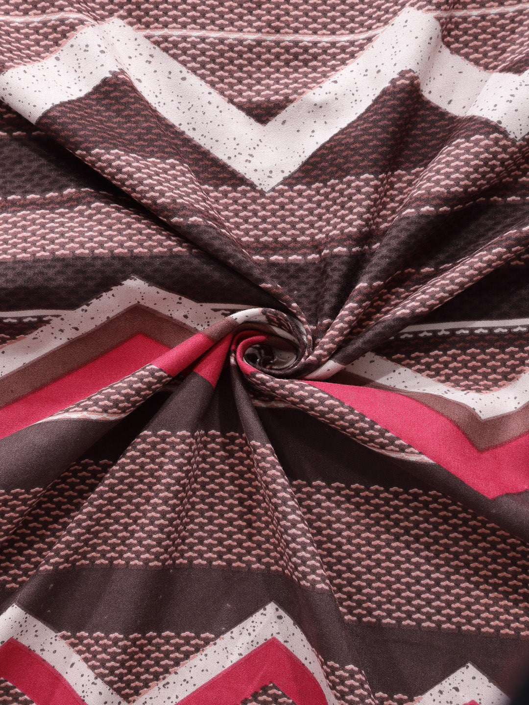Arrabi Brown Geometric TC Cotton Blend King Size Bedsheet with 2 Pillow Covers (250 X 220 cm)