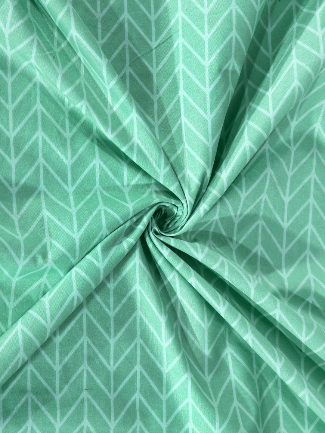 Arrabi Green Chevrons TC Cotton Blend Double Size Bedsheet with 2 Pillow Covers