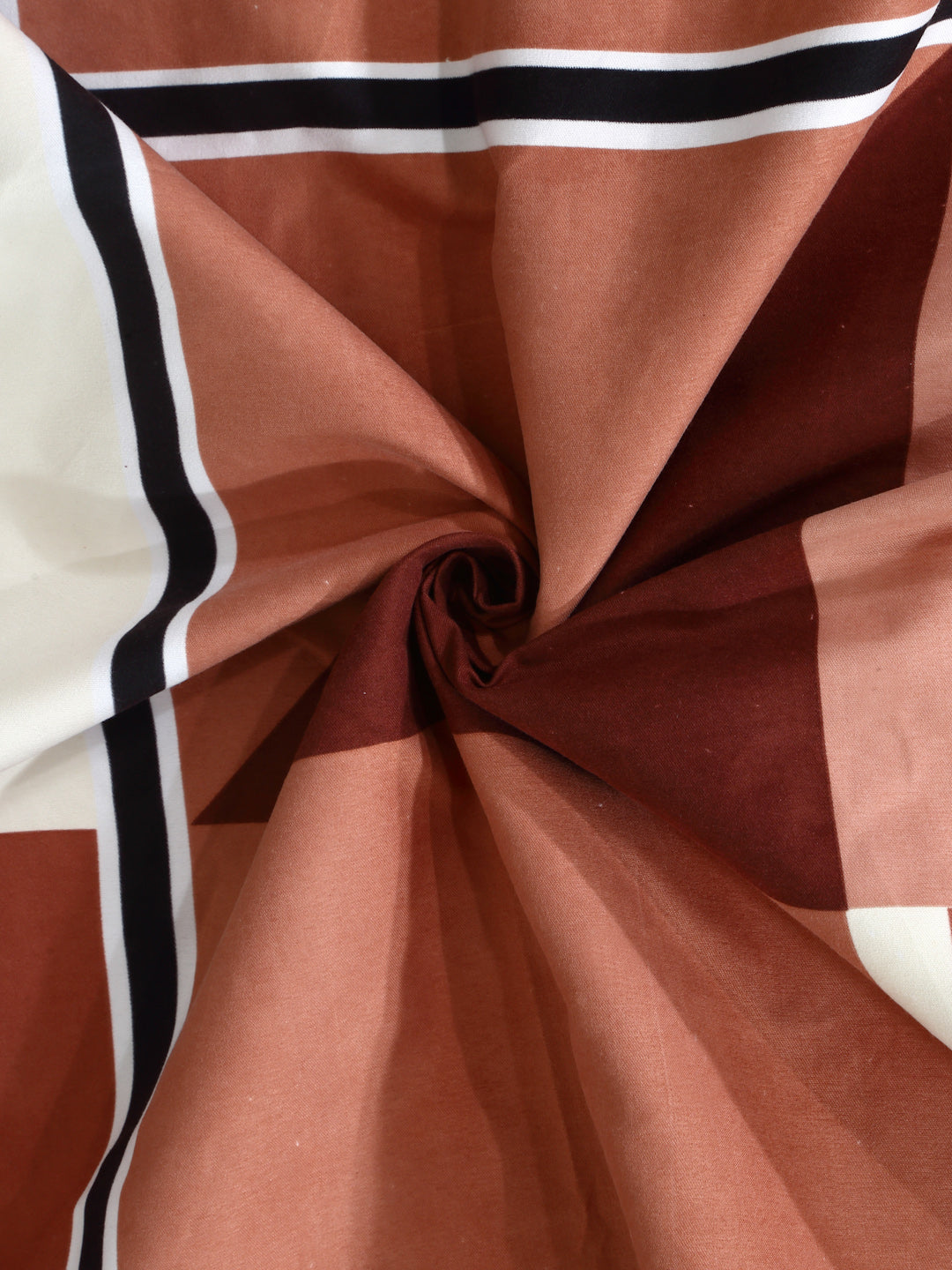 Arrabi Brown Geometric TC Cotton Blend Super King Size Bedsheet with 2 Pillow Covers (270 X 260 cm)